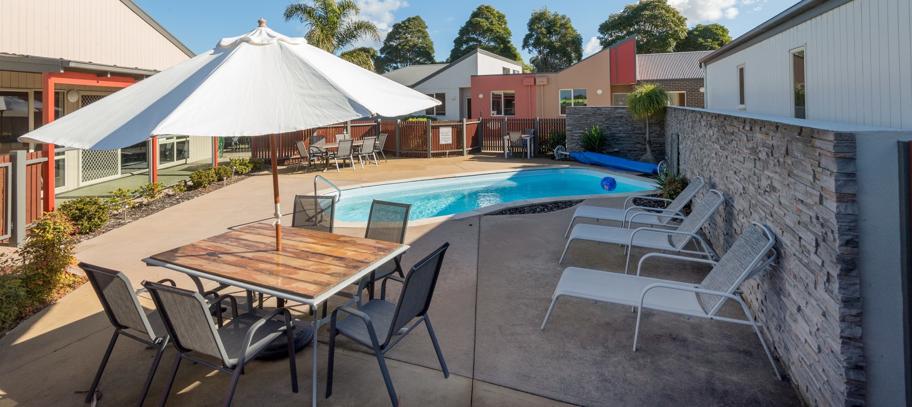 Lakes Edge Apartments